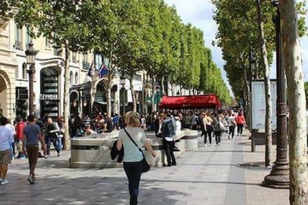 Little Boudoir Of Paris Champs-Elysees Luaran gambar